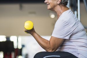 Woman doing a bicep curl with a dumbbell.